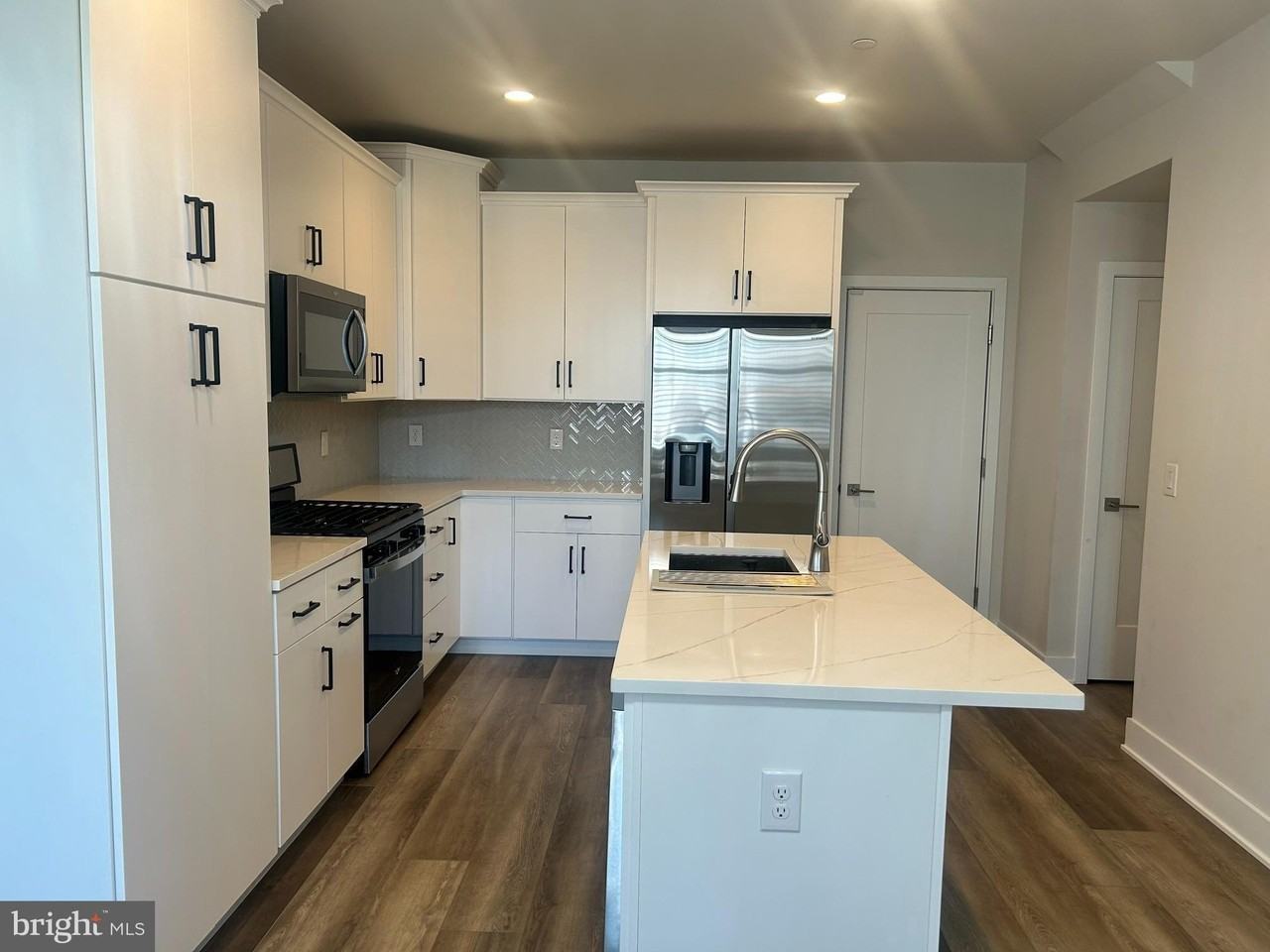 1105 Morton Aly - Photo 4 of 30
