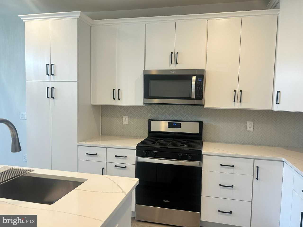 1105 Morton Aly - Photo 5 of 30