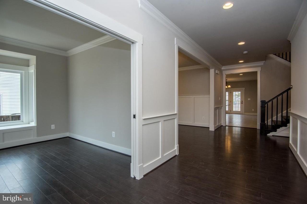 6928 Regent Ln - Photo 4 of 50