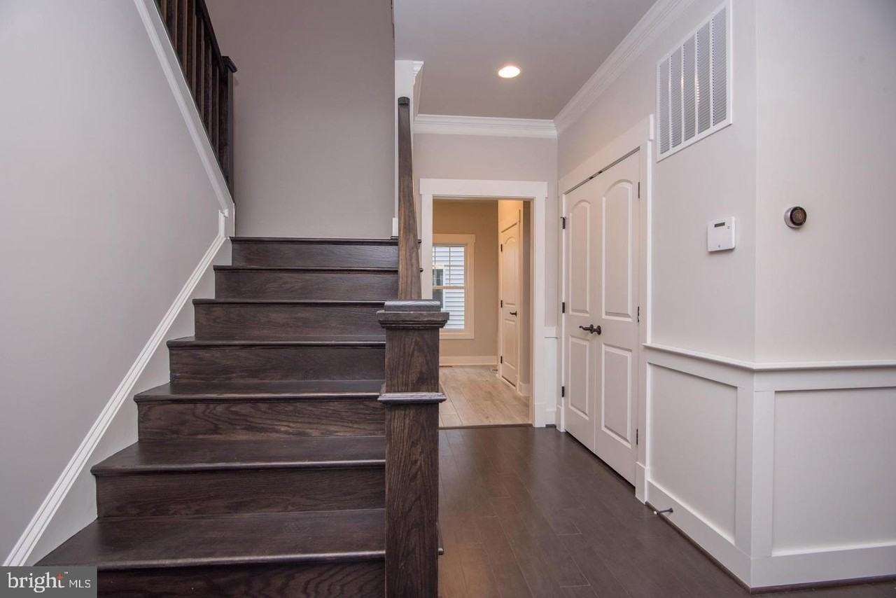 6928 Regent Ln - Photo 5 of 50