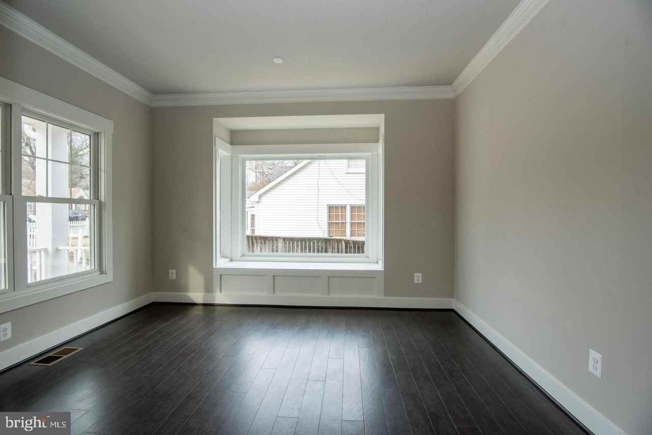 6928 Regent Ln - Photo 7 of 50