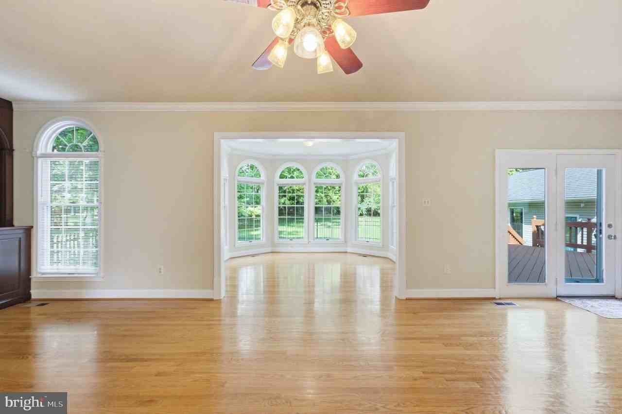 2725 Oldewood Dr - Photo 3 of 49