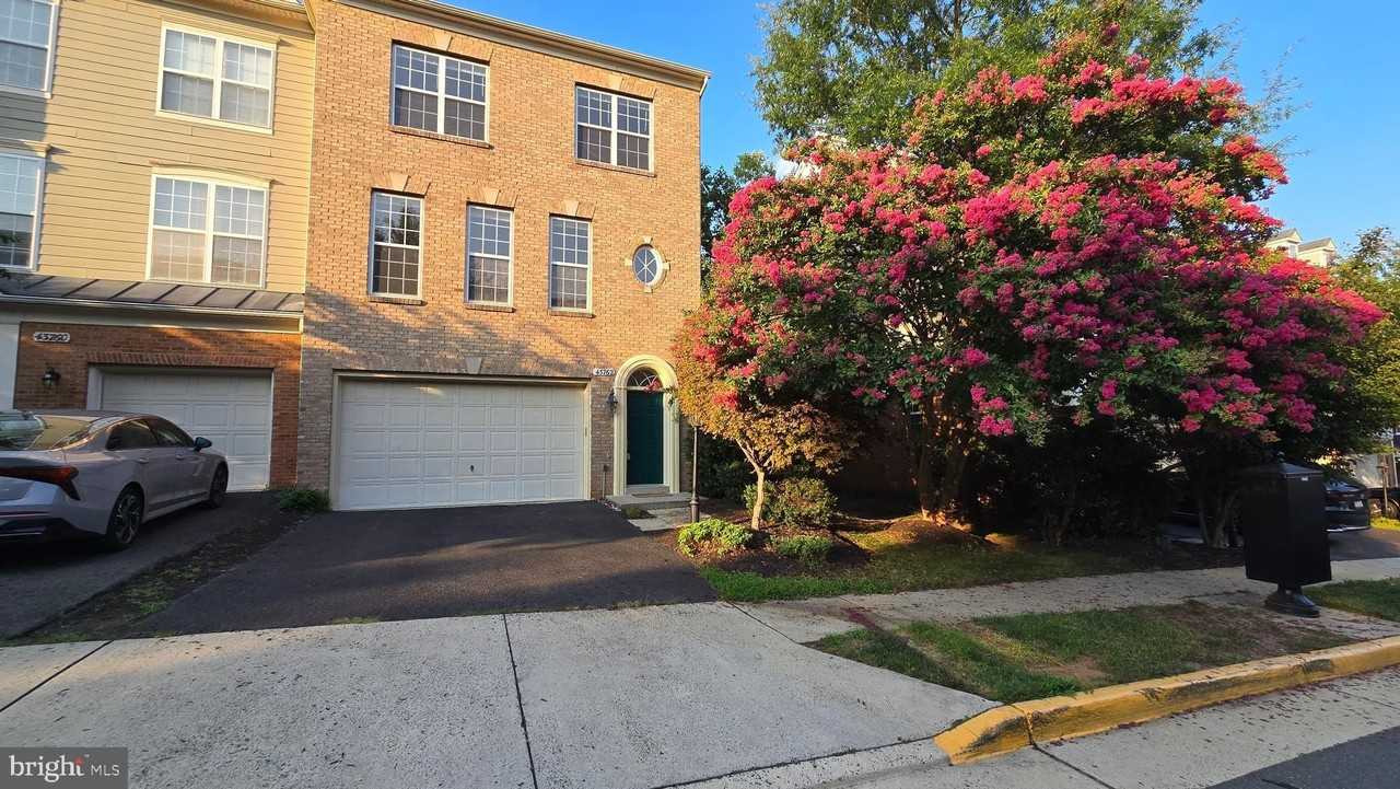 43762 Lees Mill Sq - Photo 2 of 40
