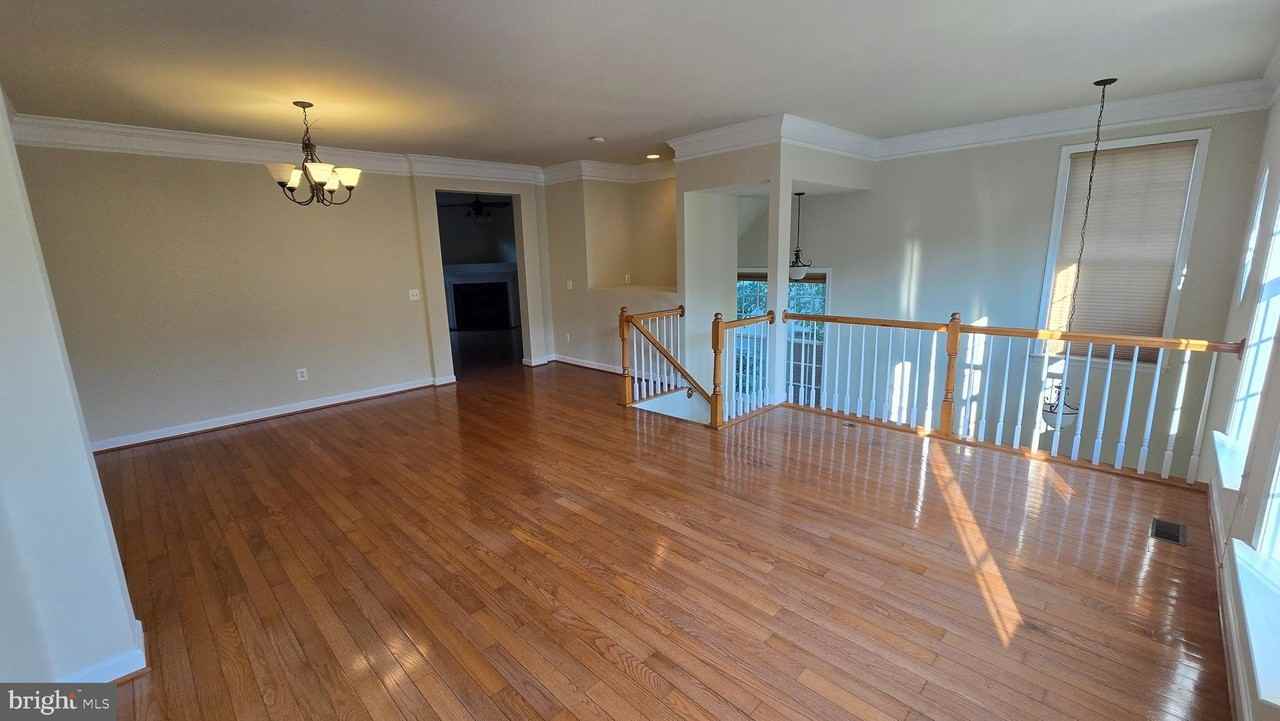 43762 Lees Mill Sq - Photo 6 of 40