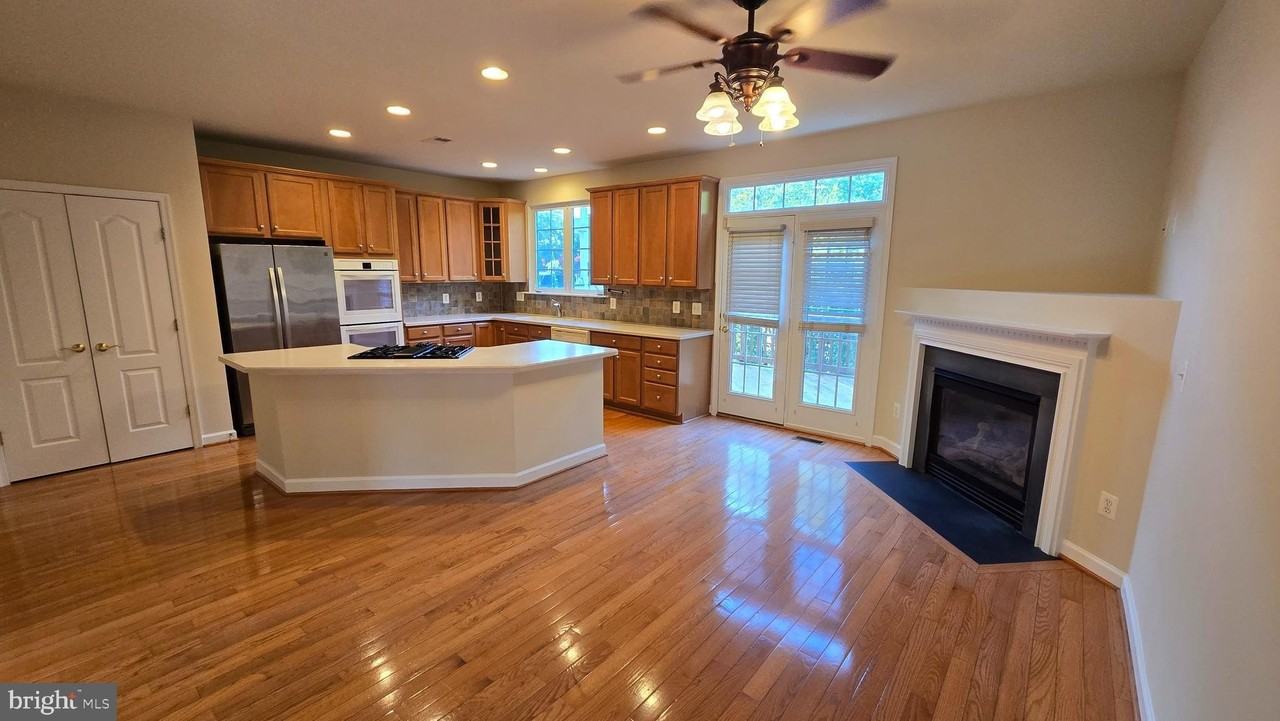 43762 Lees Mill Sq - Photo 7 of 40