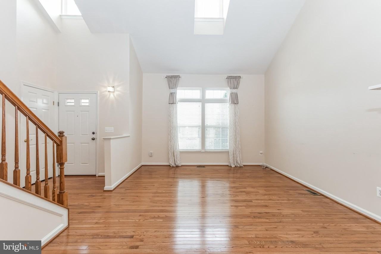20884 Conesus Sq - Photo 3 of 27
