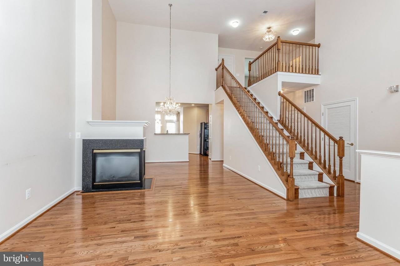20884 Conesus Sq - Photo 4 of 27