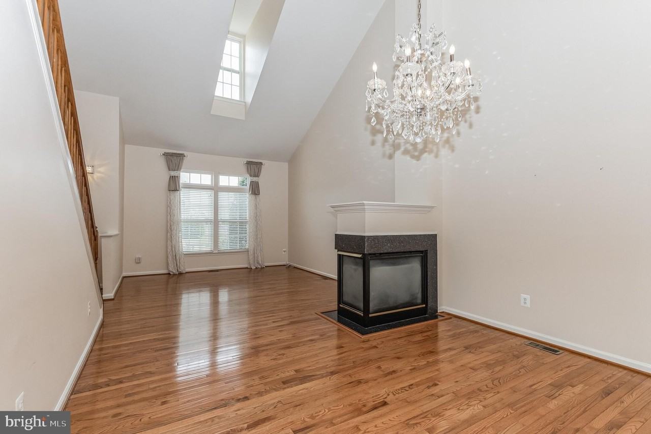 20884 Conesus Sq - Photo 6 of 27
