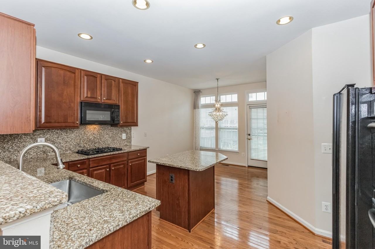 20884 Conesus Sq - Photo 7 of 27