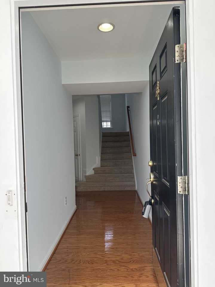 18405 SIERRA Square - Photo 3 of 38