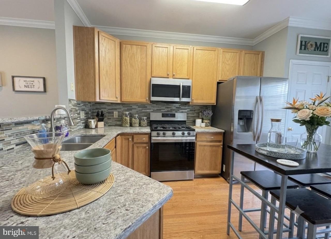 12792 Playfair Ln - Photo 2 of 16