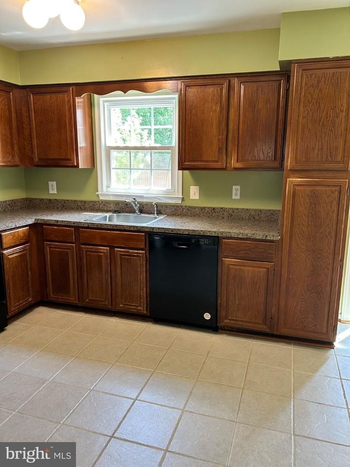 12052 Stallion Ct - Photo 3 of 16