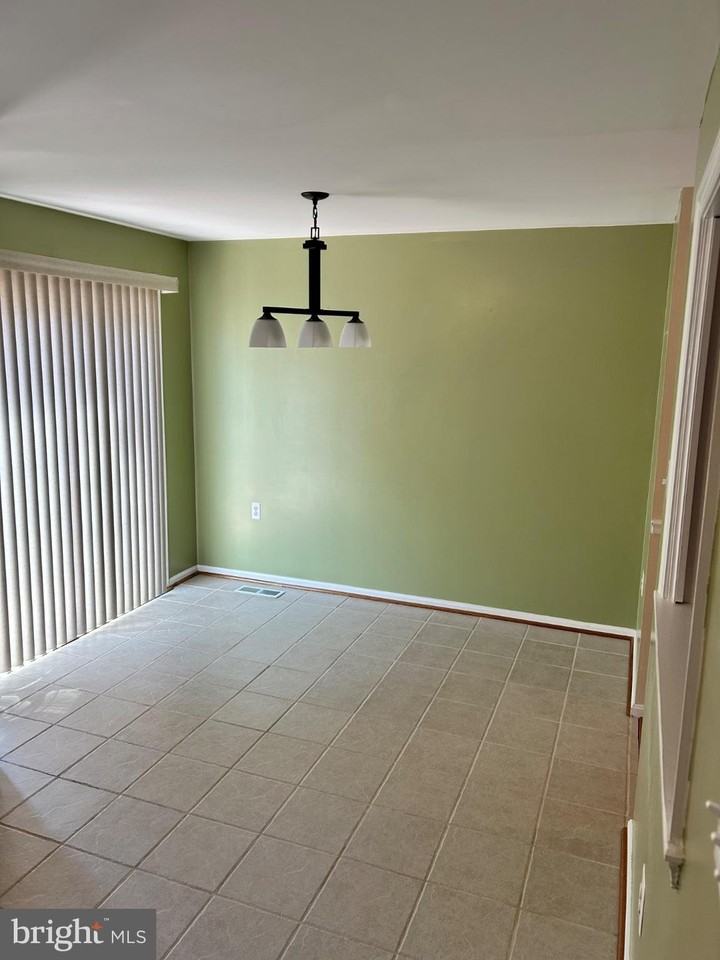 12052 Stallion Ct - Photo 4 of 16