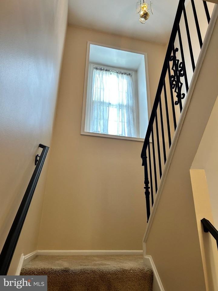 12052 Stallion Ct - Photo 7 of 16
