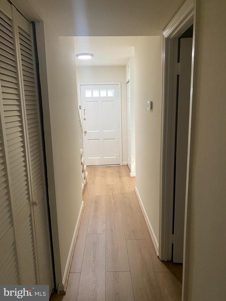 10175 Irongate Way - Photo 4 of 36