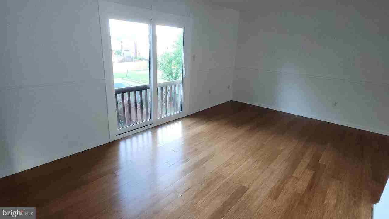 10193 Farragut Ct - Photo 4 of 17