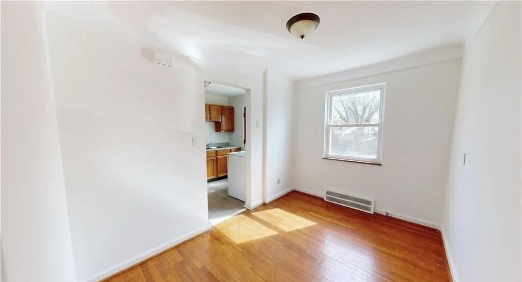 20460 Lake Shore Blvd #1 - Photo 4 of 11