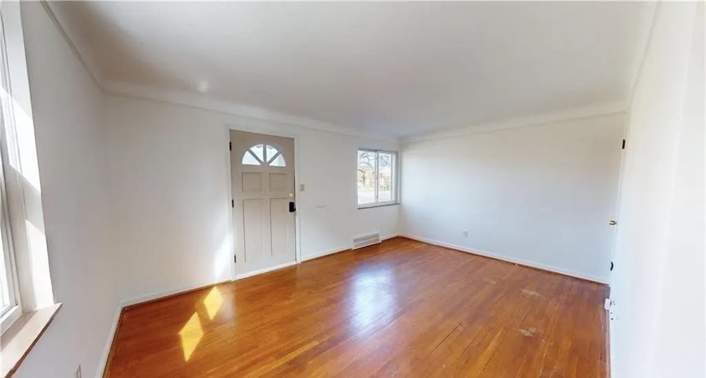 20460 Lake Shore Blvd #1 - Photo 5 of 11