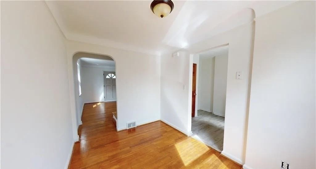 20460 Lake Shore Blvd #1 - Photo 6 of 11