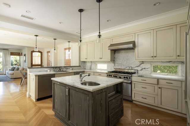 512 Avocado Ave - Photo 4 of 8