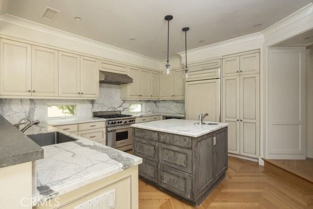 512 Avocado Ave - Photo 5 of 8