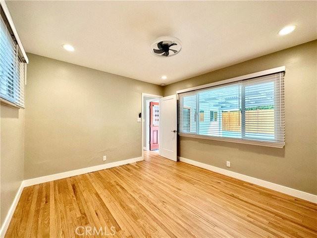 213 W Avenida Valencia - Photo 4 of 8