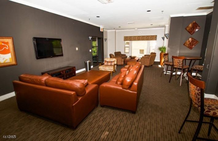 27 W Chestnut St #1928