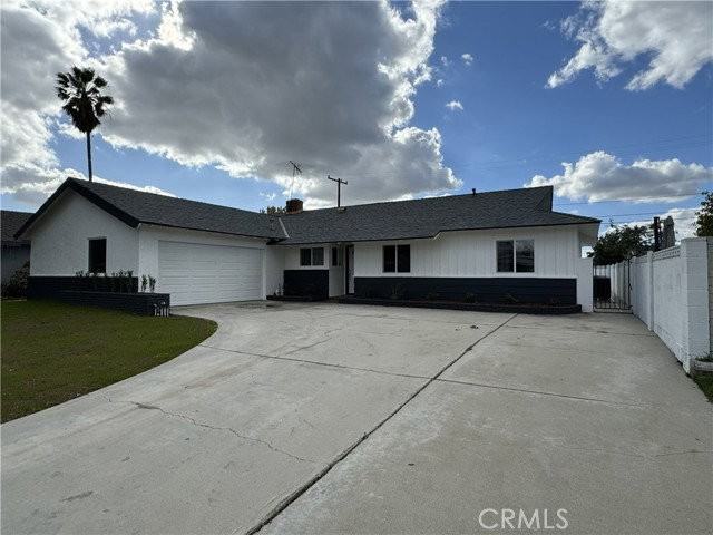213 N Royal Pl - Photo 2 of 8