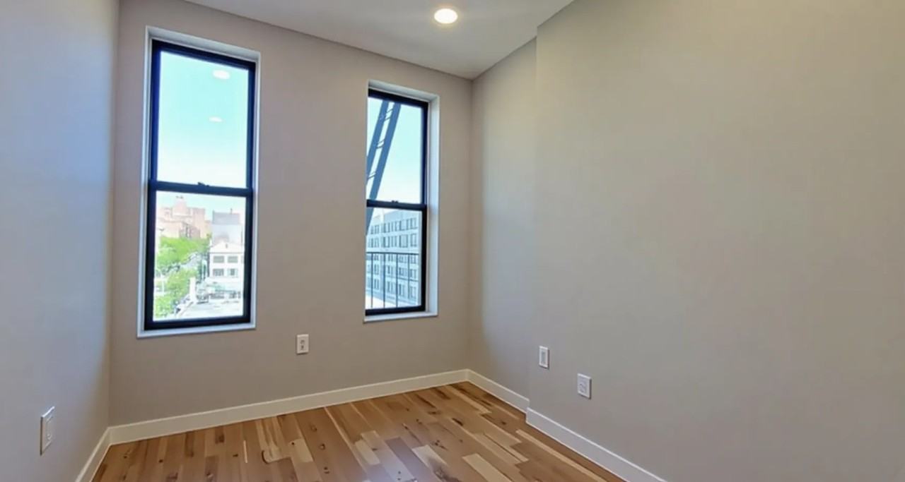 555 East 137th Street #PH3 - Photo 4 of 10
