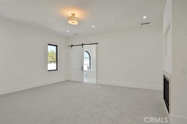 5520 Woodlake Ave - Photo 3 of 8