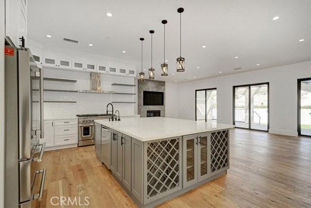 5520 Woodlake Ave - Photo 5 of 8