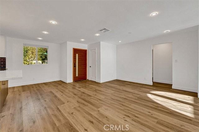 22134 Gilmore St - Photo 7 of 8