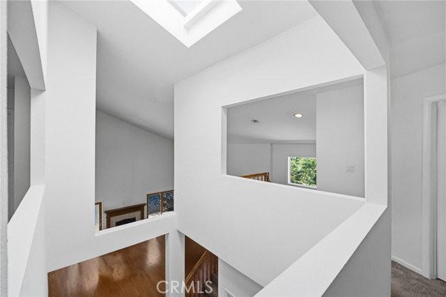 19251 Oxnard St - Photo 2 of 8