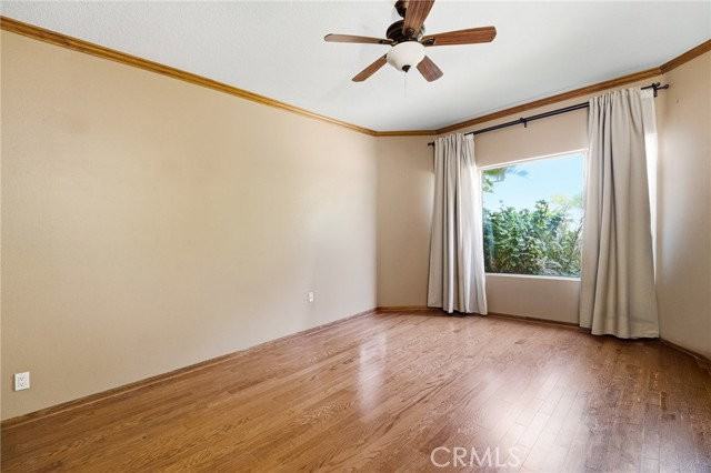 19251 Oxnard St - Photo 4 of 8