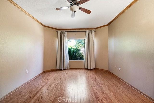 19251 Oxnard St - Photo 6 of 8