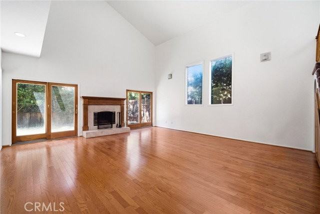 19251 Oxnard St - Photo 7 of 8