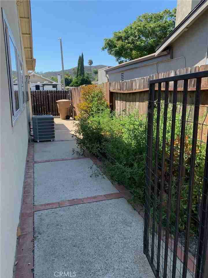 3882 Greenwood St - Photo 4 of 16