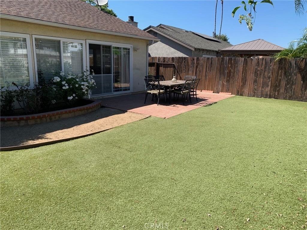 3882 Greenwood St - Photo 5 of 16