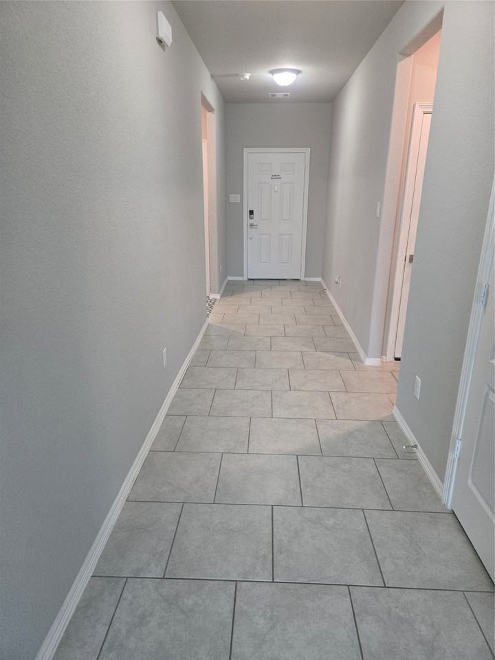 40204 S Hill Pass - Photo 3 of 25