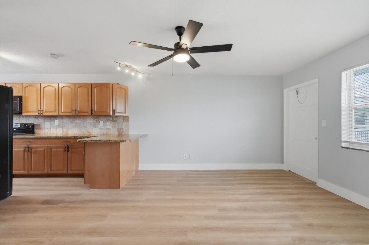 6191 Sw 37th St - Photo 3 of 16