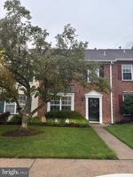 featured image of 10 Lindsey Ct