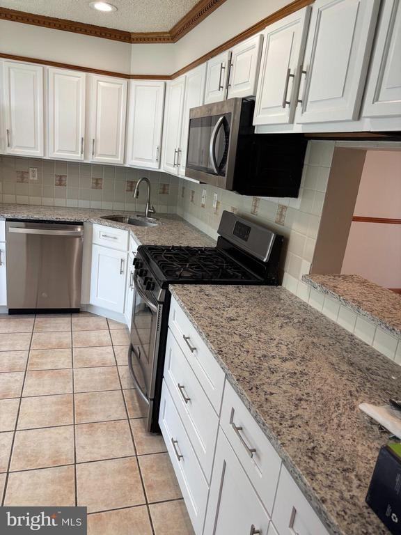 10 Lindsey Ct - Photo 4 of 14