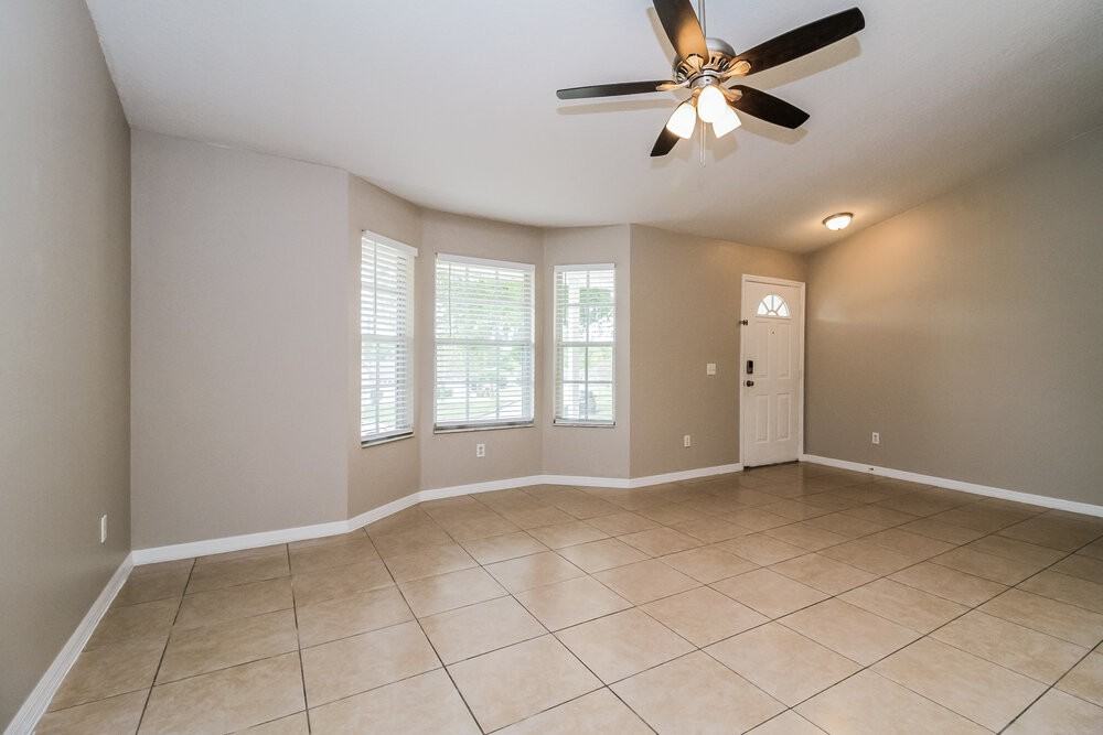 301 Morningview Dr - Photo 3 of 16