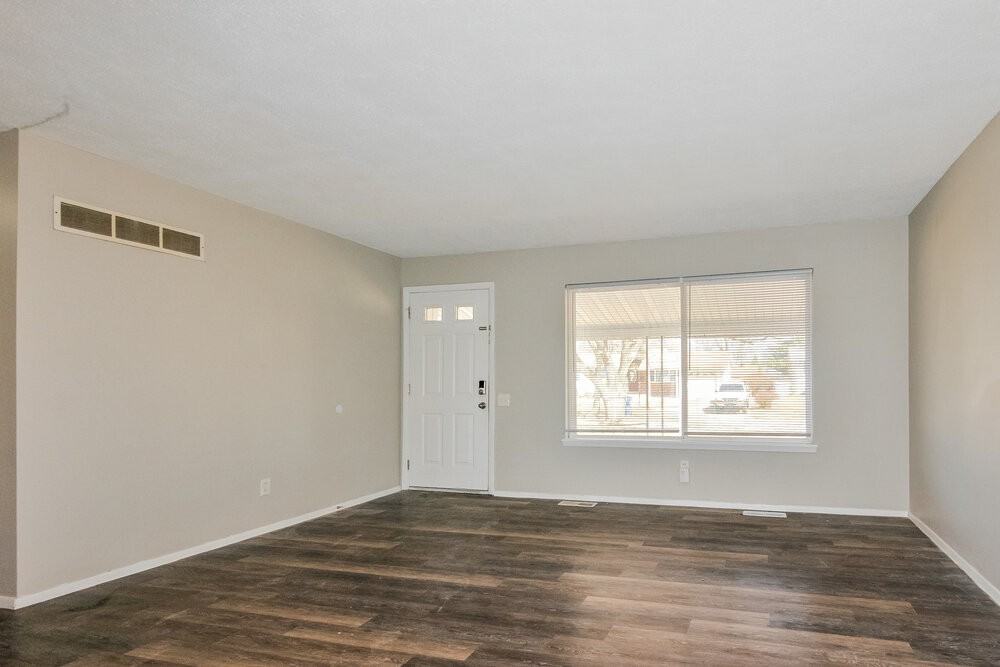 1570 Tahoe Dr - Photo 5 of 17