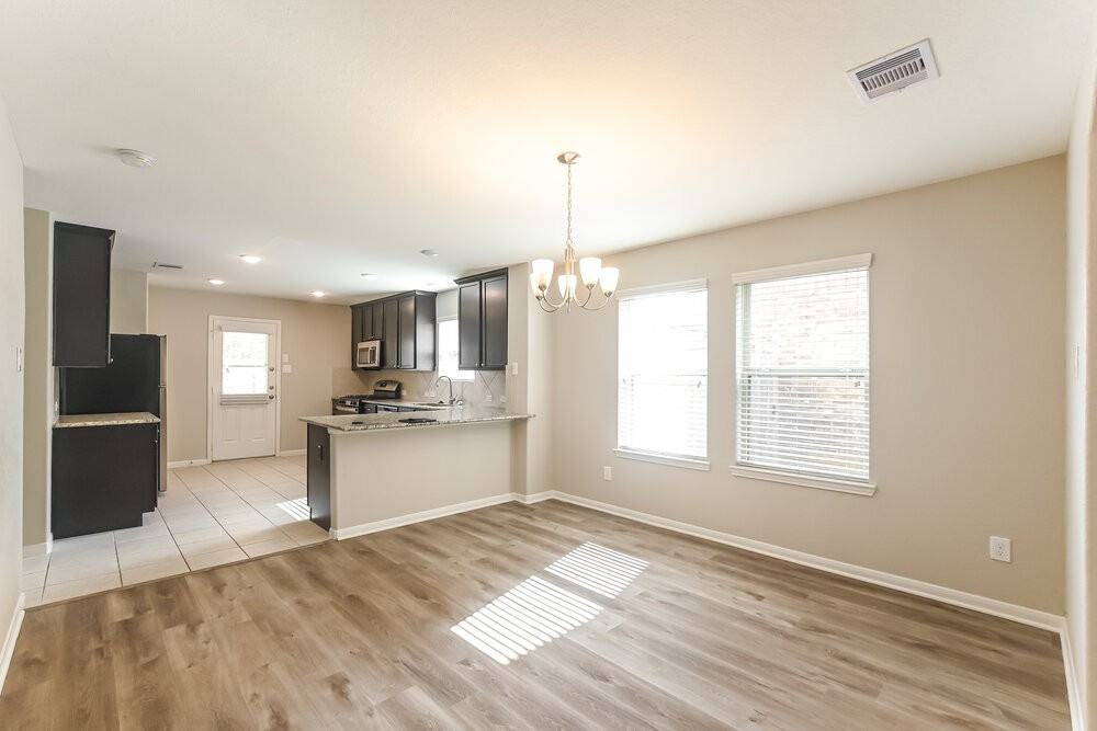 5119 Gulf Stream Ln - Photo 6 of 17