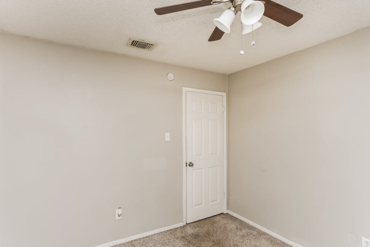 7404 Cheryl Ct - Photo 4 of 16