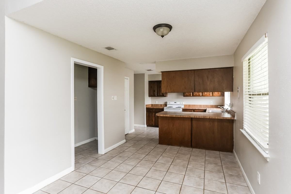 7404 Cheryl Ct - Photo 5 of 16