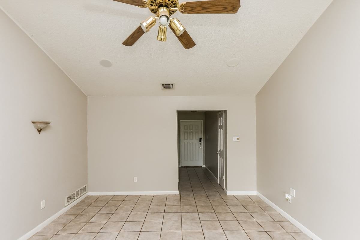 7404 Cheryl Ct - Photo 6 of 16
