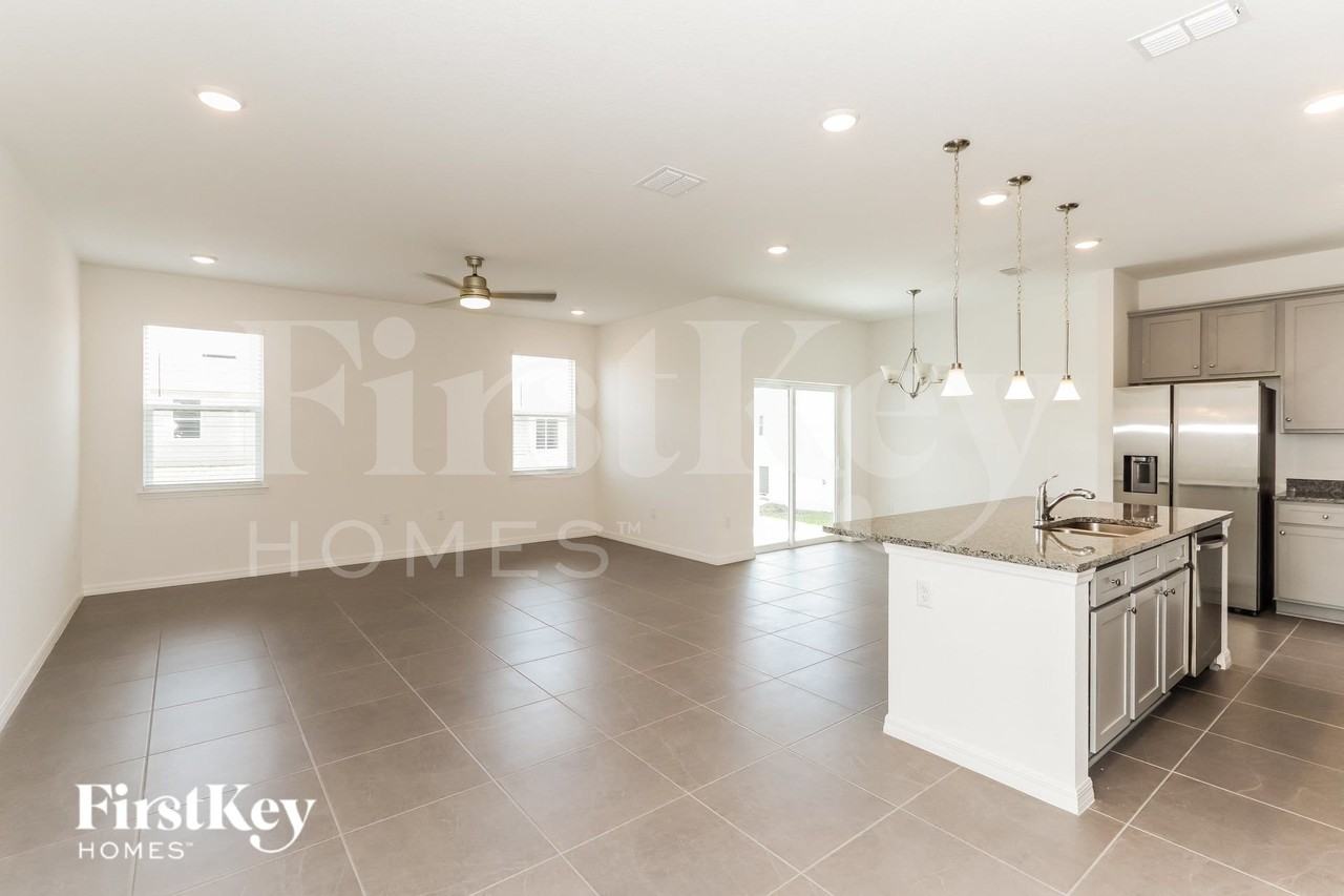 331 Corbel Ln - Photo 2 of 16