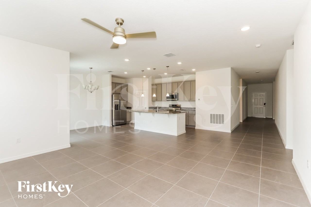 331 Corbel Ln - Photo 3 of 16